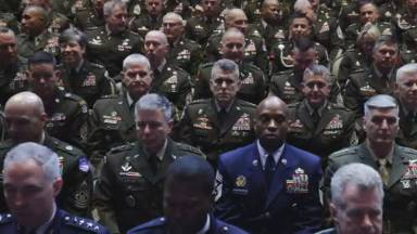 Click to play video 'Trump says U.S. cities should be ‘training grounds’'